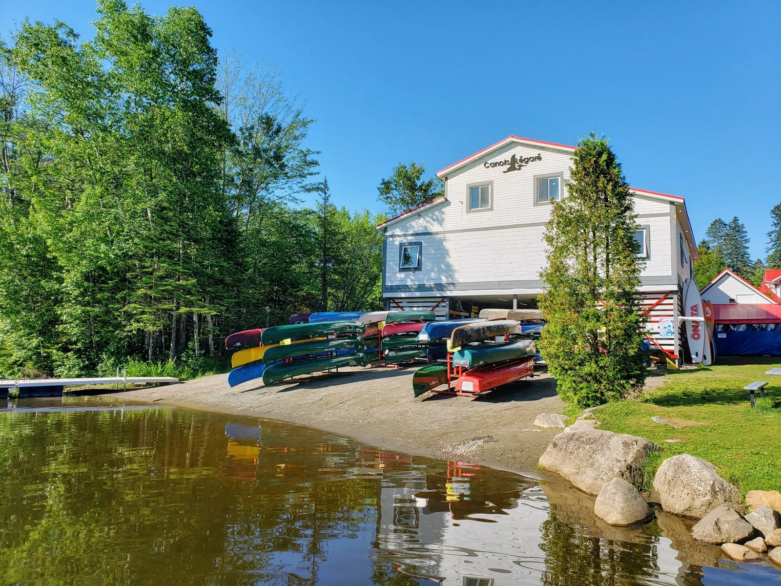 Centre de location Canots Légaré vue de la rivière