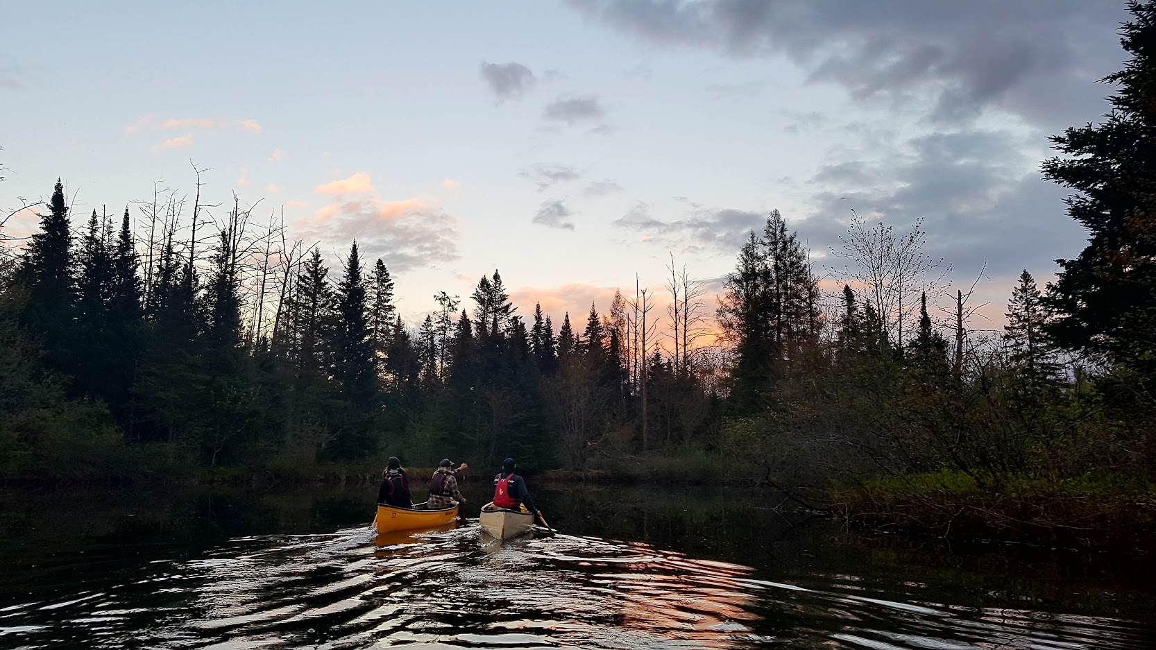 Canot au coucher de soleil chez Canots Légaré