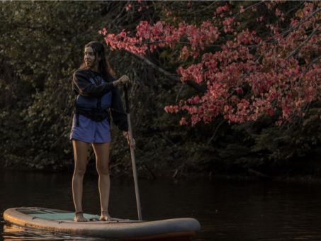 Planche à pagaie en soirée chez Canots Légaré