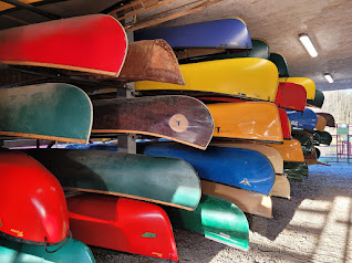 Canots entreposés chez Canots Légaré