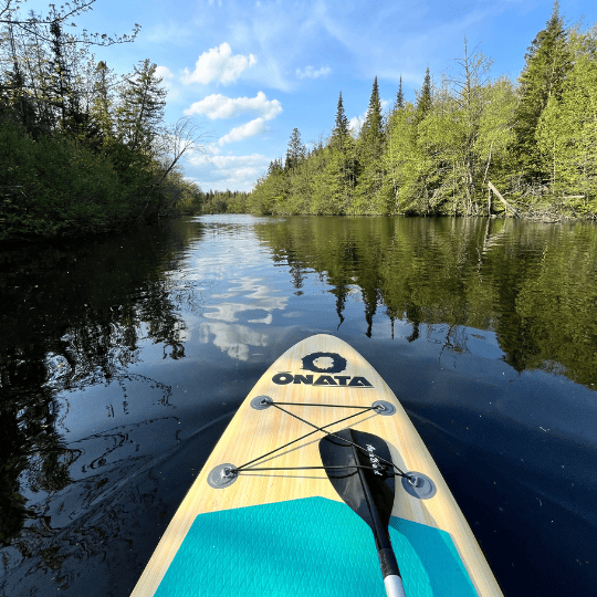Planche à pagaie Onata sur la rivière Saint-Charles