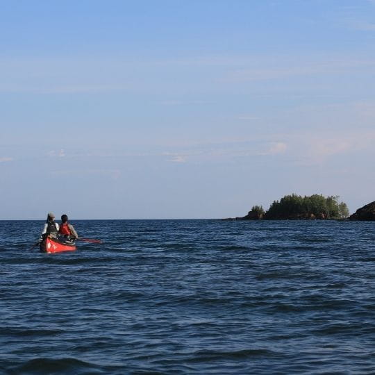 Canot double sur un grand lac