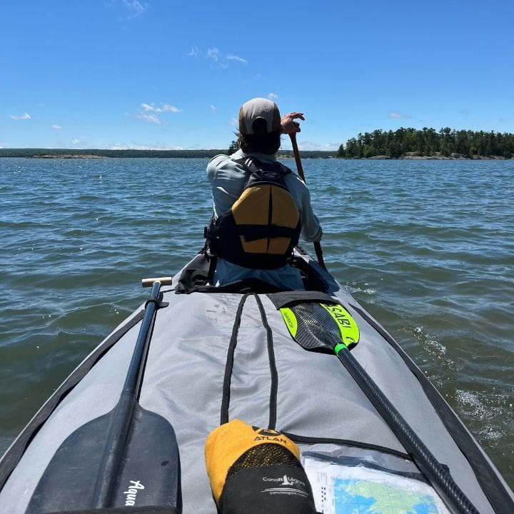 Équipe d'Expé Boréale en canot sur les Grands Lacs